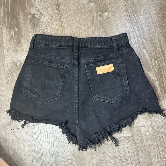 Black shorts - Picture 3 of 4